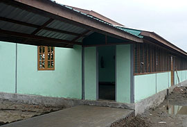 Bau des von der Burmahilfe finanzierten 3. Schulgebäudes im Kloster in Ah Lant Chaung